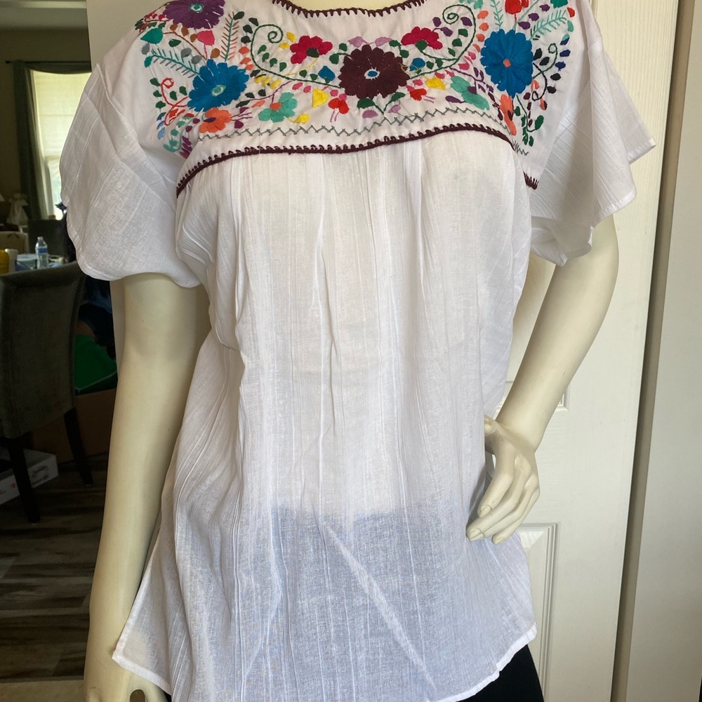 🇲🇽 NWT Traditional Mexican blouse. - Picture 8 of 16
